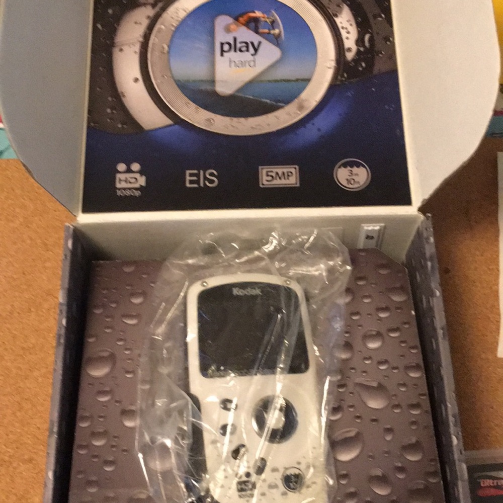 Kodak PlaySport Zx3 Video Camera new in box. HD 1080p. Waterproof to 3 meters. - Picture 4 of 8